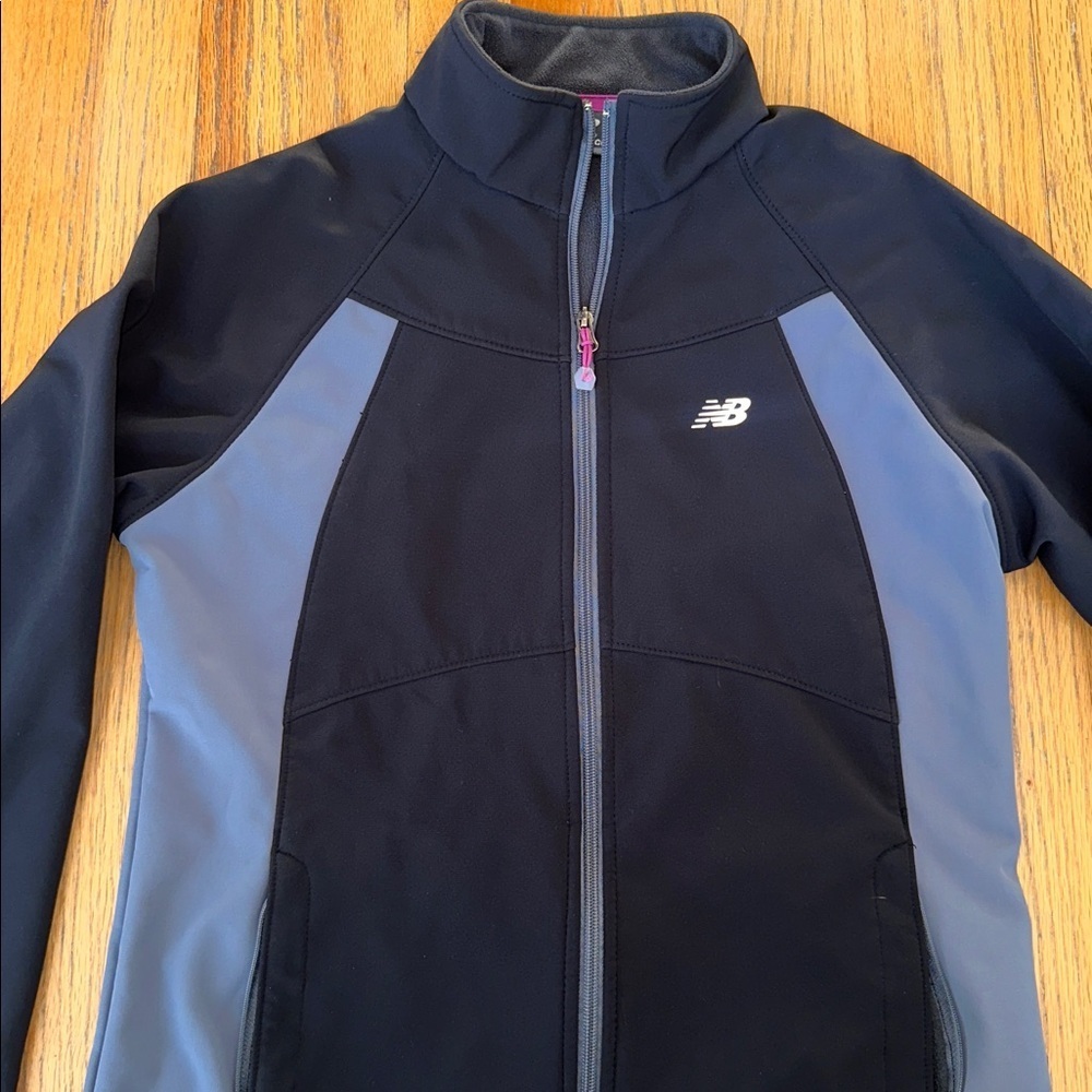 New Balance Black and Gray Women's Jacket - Picture 4 of 9